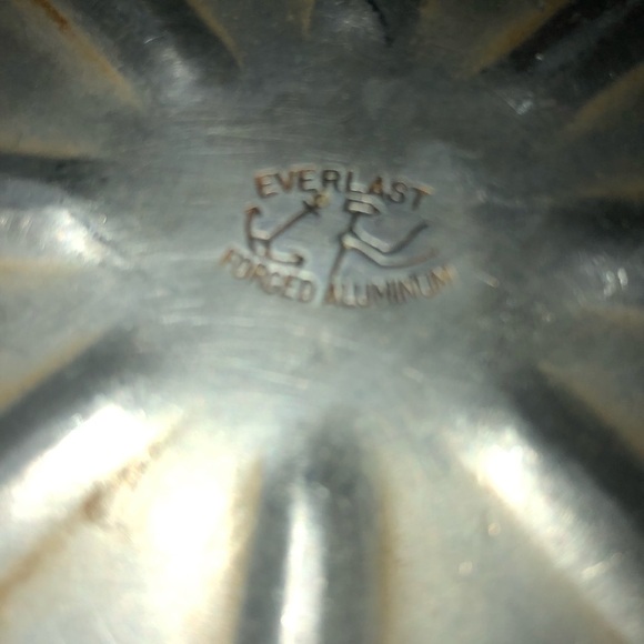 Everlast Silver Cookware Casserole Dish cover. Place your casserole dish in. - Picture 7 of 9